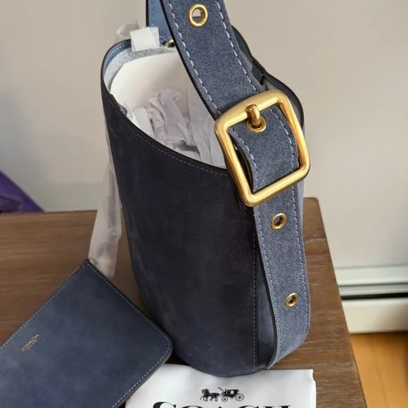 Coach Bleecker Bucket 21 - Picture 2 of 5